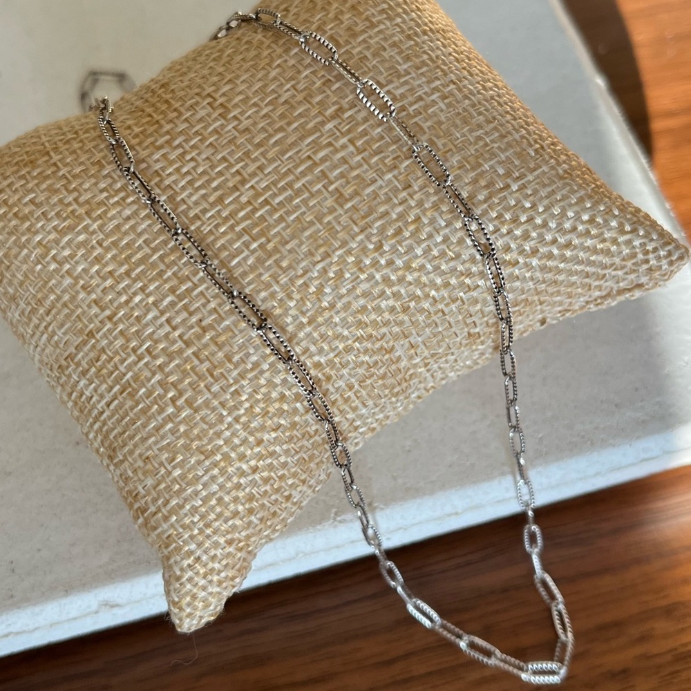 18-Inch Sterling Silver Textured Paperclip Chain with stamped springing clasp.